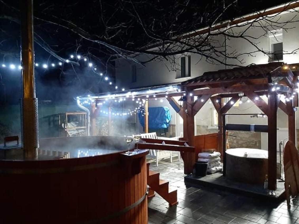 E-Tekergok Haza Hotel Bukkzserc Bagian luar foto
