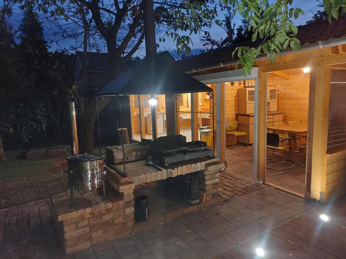 E-Tekergok Haza Hotel Bukkzserc Bagian luar foto
