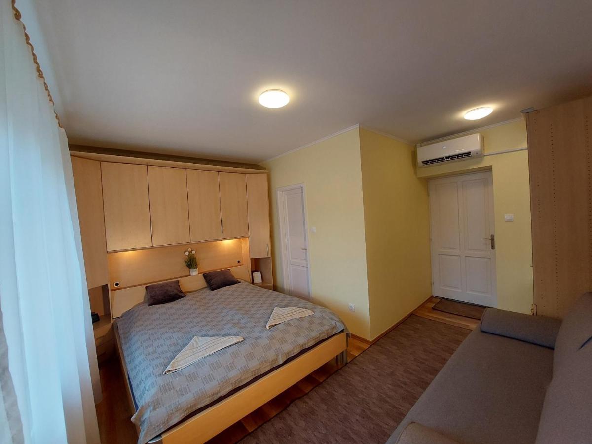 E-Tekergok Haza Hotel Bukkzserc Bagian luar foto