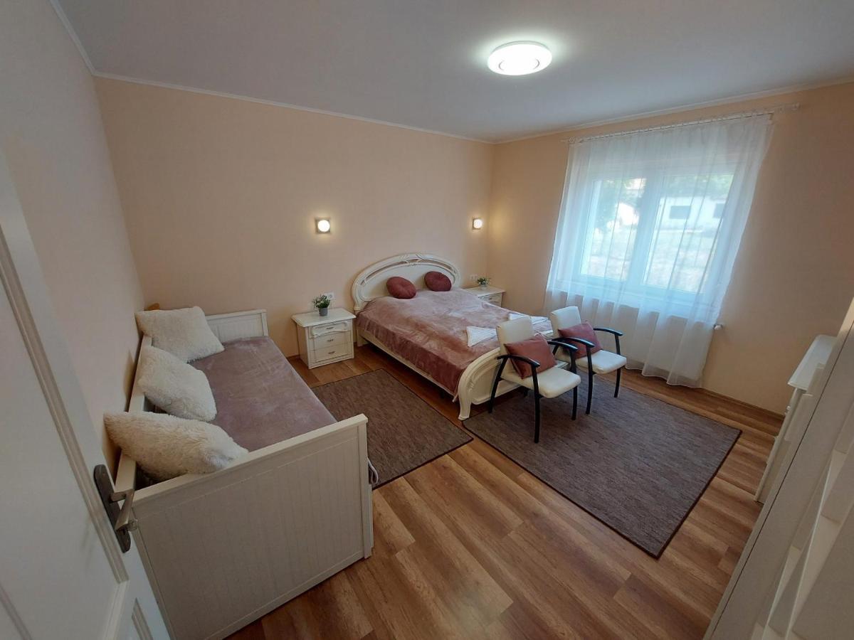 E-Tekergok Haza Hotel Bukkzserc Bagian luar foto