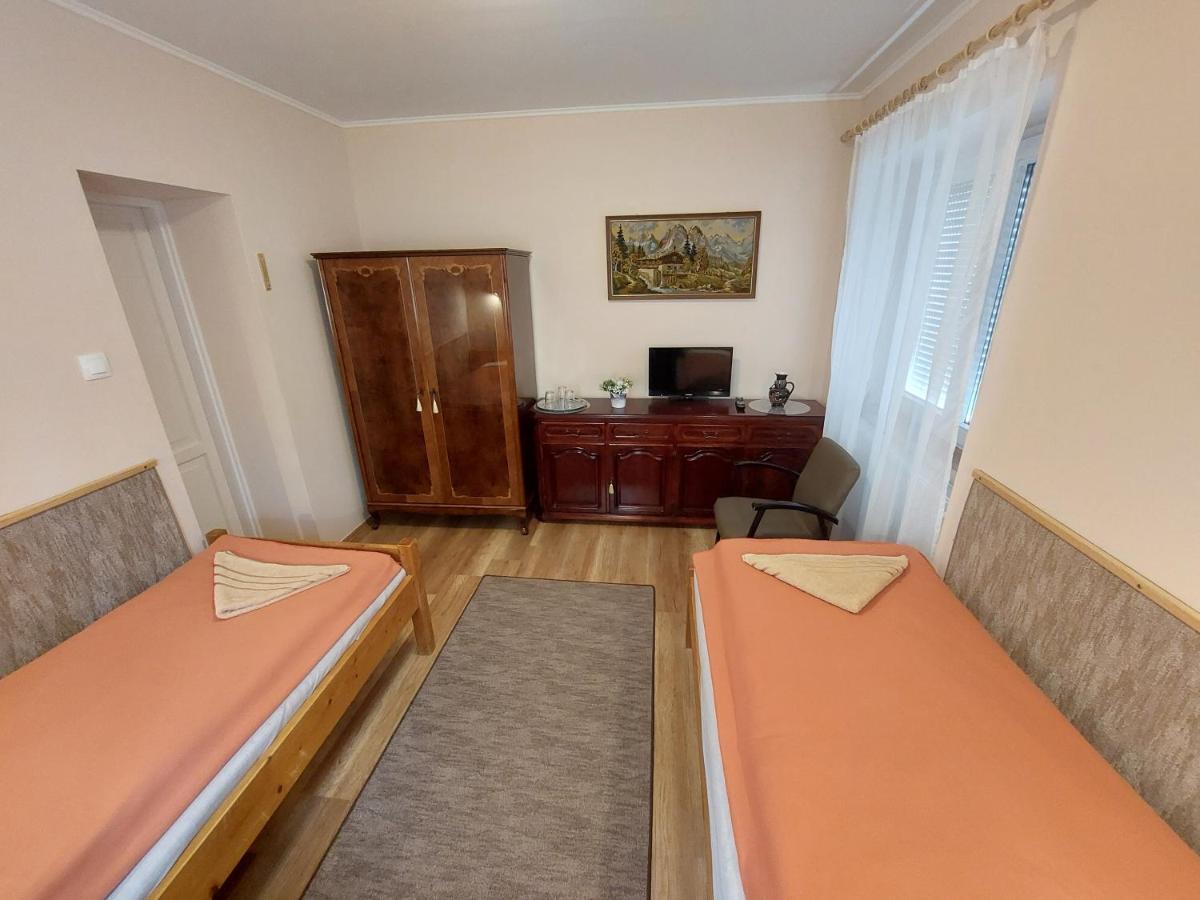 E-Tekergok Haza Hotel Bukkzserc Ruang foto